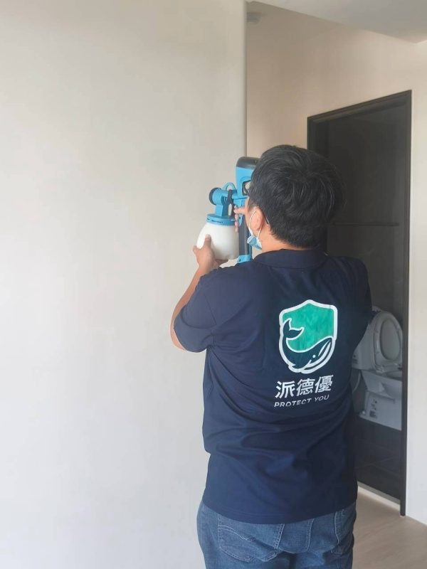 加盟夥伴施工現場：天花與牆面噴塗