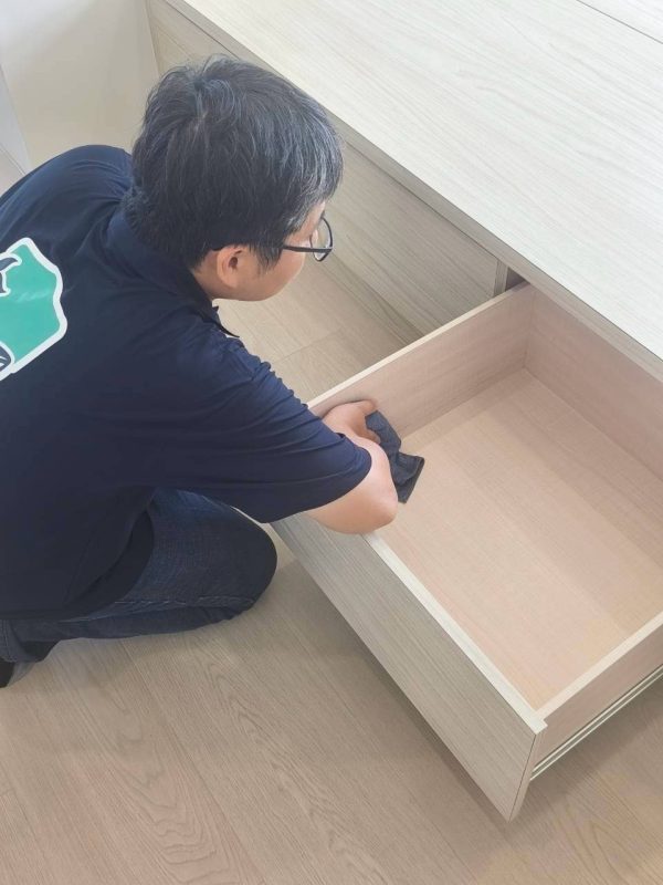 加盟夥伴施工現場：抽屜內部逐一處理